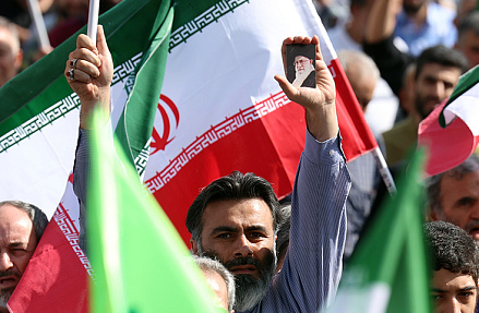 Иран выходит на протест