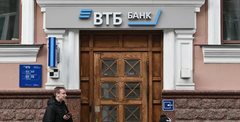 Чистая прибыль ВТБ в 2025 году снизилась на 8,9%