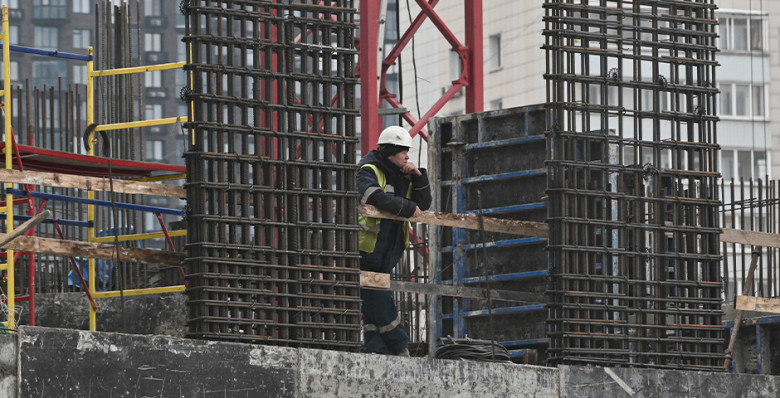 В ЦБ рассказали, почему застройщики не снижают цены на квартиры