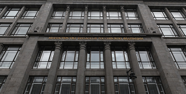Минфин оценил дефицит бюджета России с начала года в 3,8 трлн рублей