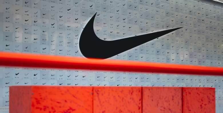 Акции Nike обвалились на 20%