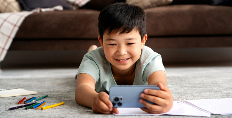 В Казахстане предложили запретить детям до 16 лет регистрироваться в соцсетях