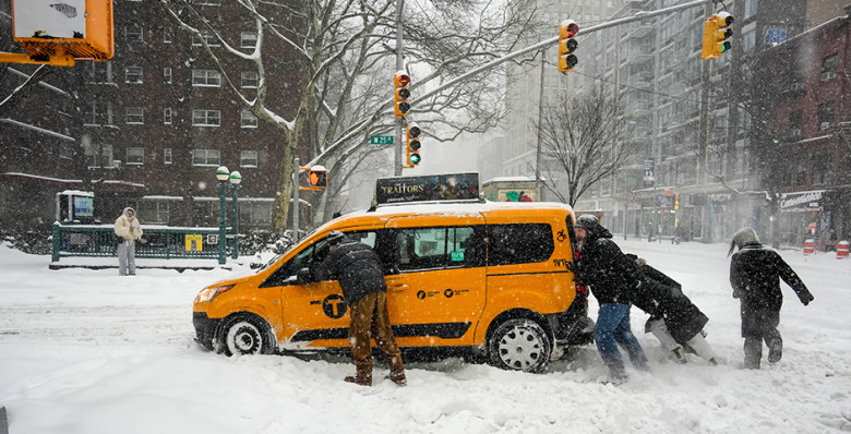 Свыше 1 млн человек в США остались без света из-за снежного шторма
