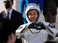 Корабль Crew Dragon с российским космонавтом пристыковался к МКС