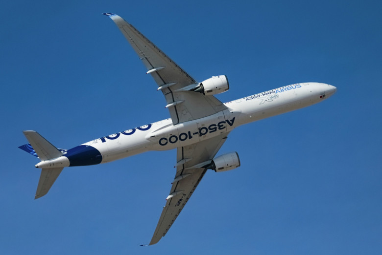 Airbus представил самолет A-350-1000, способный перевозить до 440 пассажиров
