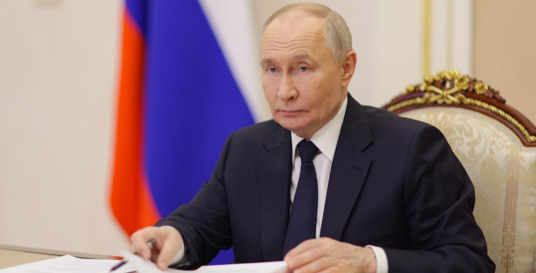 Владимир Путин назвал опасным использование военными неподконтрольных видов связи