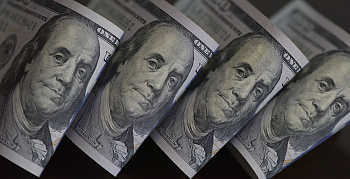 Фальшивые доллары прибывают с туристами