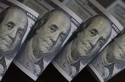 Фальшивые доллары прибывают с туристами