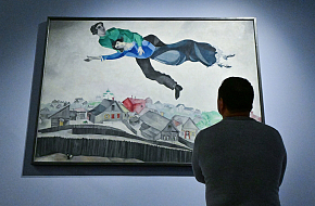 Шагал шагал над городом