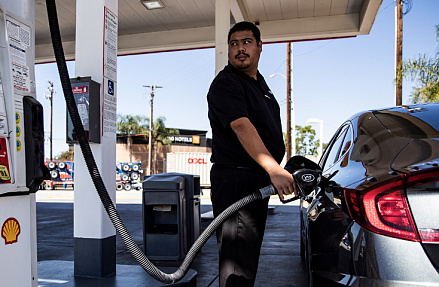 Американцы заполняют баки