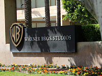 Netflix и Comcast заявили о заинтересованности в покупке Warner Bros. 
