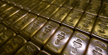 Золото рубль бережет