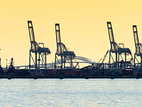 ОАЭ приостановили погрузку нефти в крупнейшем порту из-за удара БПЛА