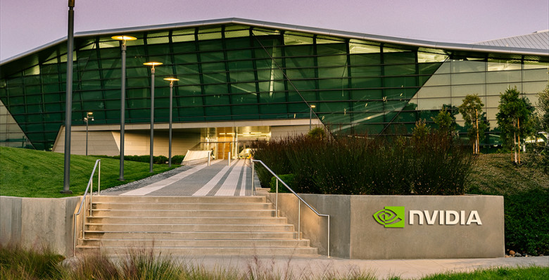 Nvidia планирует за несколько лет выпустить в США технологии для ИИ на $500 млрд