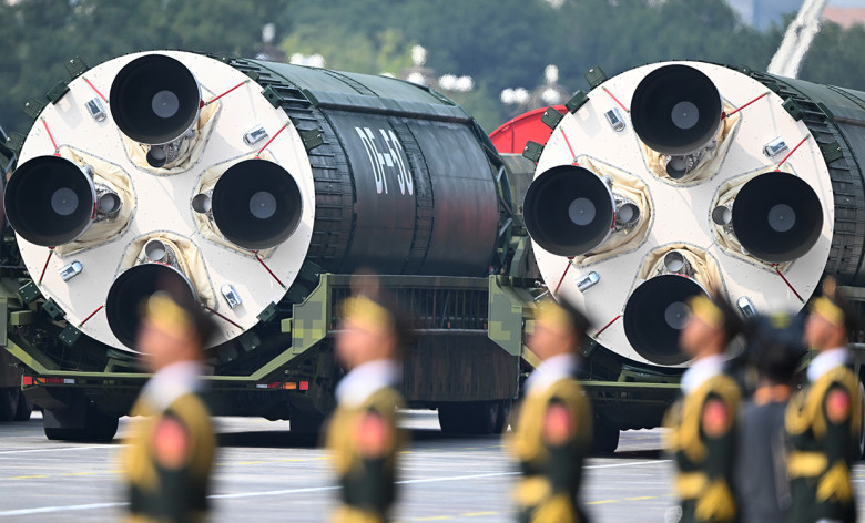 По площади Тяньаньмэнь провезли ядерную ракету «Дунфэн-5Ц», радиус поражения которой охватывает всю планету.