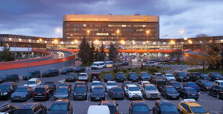 В московских аэропортах задержали и отменили около 200 рейсов