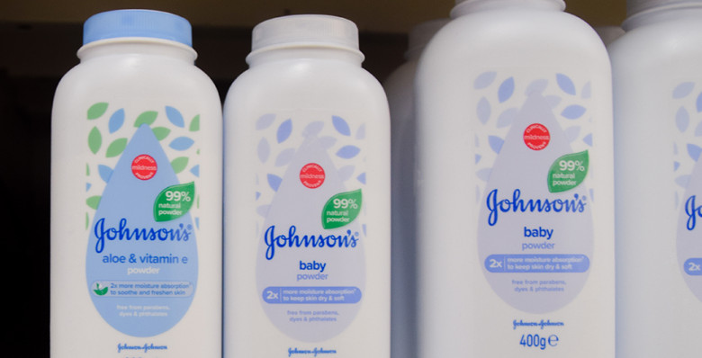 Johnson & Johnson выплатит почти $1 млрд по иску о канцерогенной присыпке