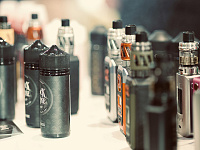 «Ведомости»: Госкомиссия поддержала полный запрет вейпов в России