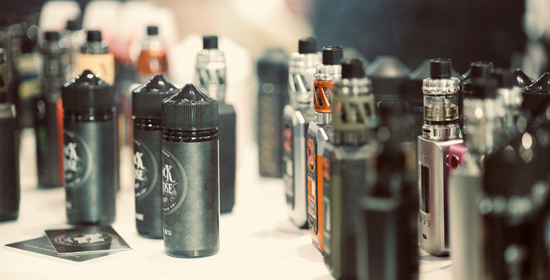 «Ведомости»: Госкомиссия поддержала полный запрет вейпов в России