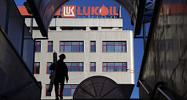 Reuters узнал об интересе экс-владельца Pornhub к зарубежным активам «Лукойла»