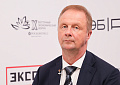 Кадр из интервью с генеральным директором Издательства «Просвещение» Михаилом Кожевниковым в студии «Эксперта» на ВЭФ-2025