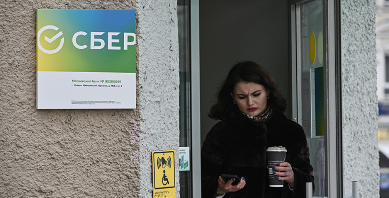 Сбербанк введет плату за обслуживание платежных счетов без карты