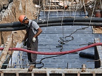 Запрет на работу мигрантов на стройке в Вологодской области отменен