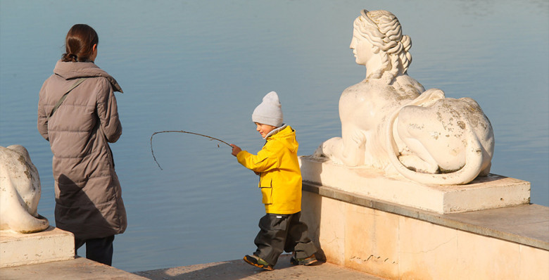 Глава Минпросвещения рассказал об обсуждении запрета телефонов для детей
