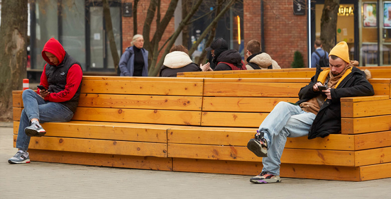 Т-Банк: взрослым сыновьям мамы отправляют деньги чаще, чем дочерям