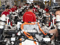Porsche отказалась от производства собственных аккумуляторов для электромобилей