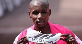 Впервые в истории человек пробежал марафон менее чем за два часа