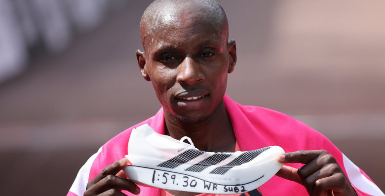 Впервые в истории человек пробежал марафон менее чем за два часа