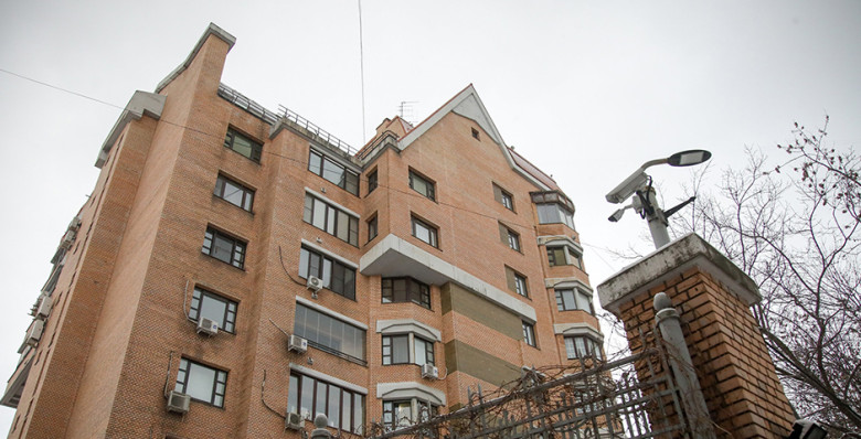 Приставы начали производство по выселению Ларисы Долиной из квартиры в Хамовниках