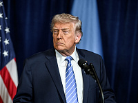 Дональд Трамп ввел пошлины в 25% для торгующих с Ираном государств