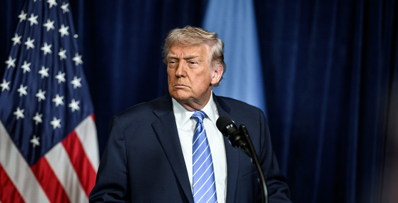 Дональд Трамп ввел пошлины в 25% для торгующих с Ираном государств