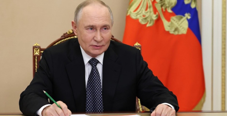 Владимир Путин поздравил россиян с Днем народного единства