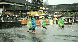 На Бали объявили красный уровень опасности из-за проливных дождей