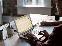 Аналитики зафиксировали рост трафика на сайты из нейросетей почти в 10 раз