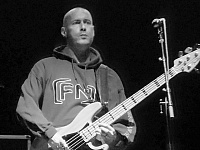 Умер бас-гитарист Limp Bizkit Сэм Риверс