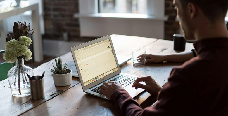 Аналитики зафиксировали рост трафика на сайты из нейросетей почти в 10 раз