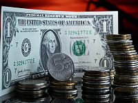 Власти рассмотрят возобновление валютных операций по бюджетному правилу