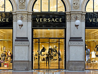 Еврокомиссия одобрила покупку Versace модным домом Prada