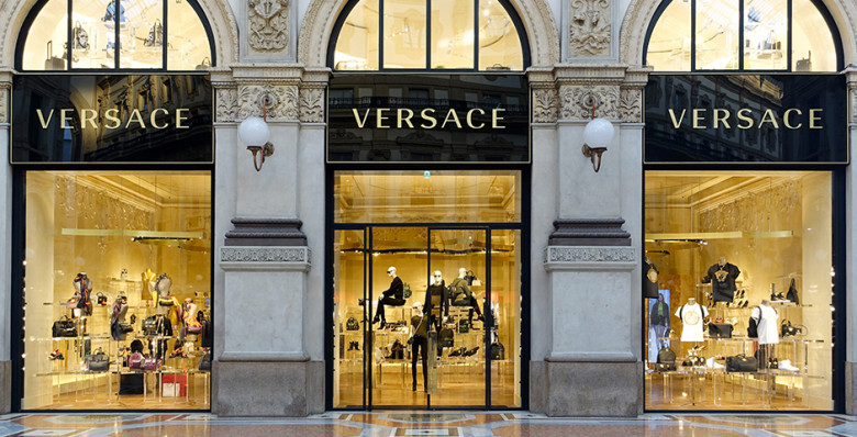 Еврокомиссия одобрила покупку Versace модным домом Prada