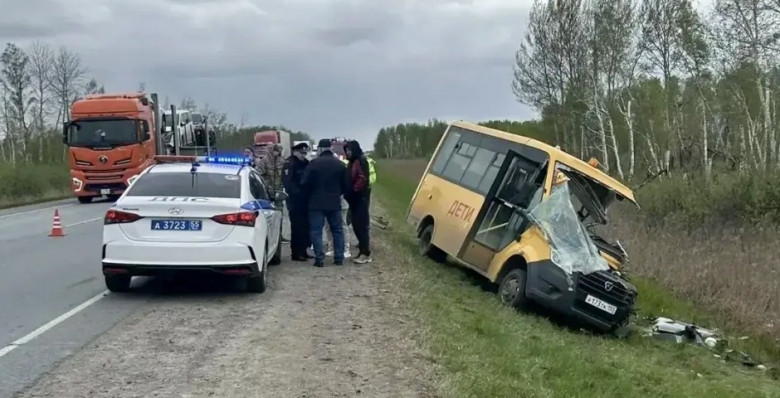 СК возбудил дело после гибели ребенка в ДТП с автобусом в Омской области 