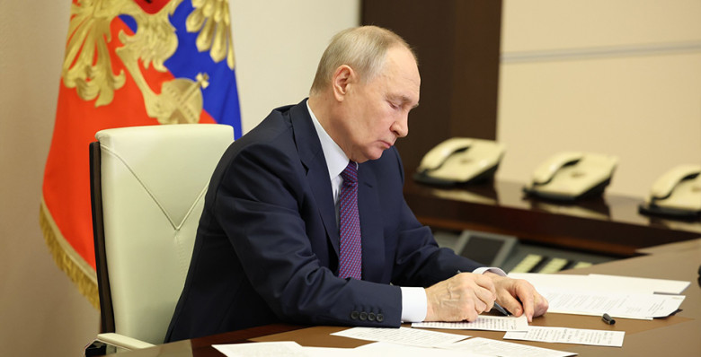 Владимир Путин разрешил детям въезд в Абхазию по свидетельству о рождении