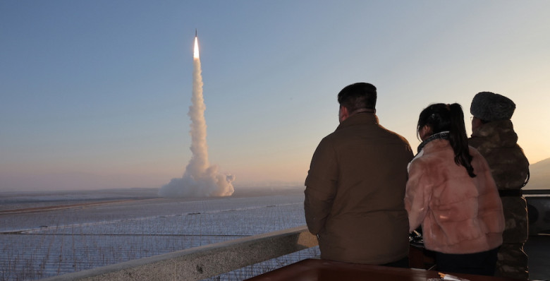 СМИ: Ким Чен Ын назначил 13-летнюю дочь главой ядерных сил КНДР