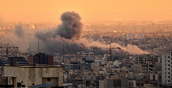 Вашингтон бомбит Тегеран, целясь в Пекин