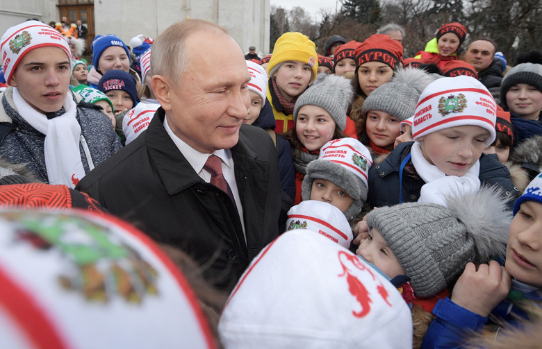 Владимир Путин во время встречи с детьми, посетившими Общероссийскую новогоднюю елку в Государственном Кремлевском дворце. 26.12.2017 г.