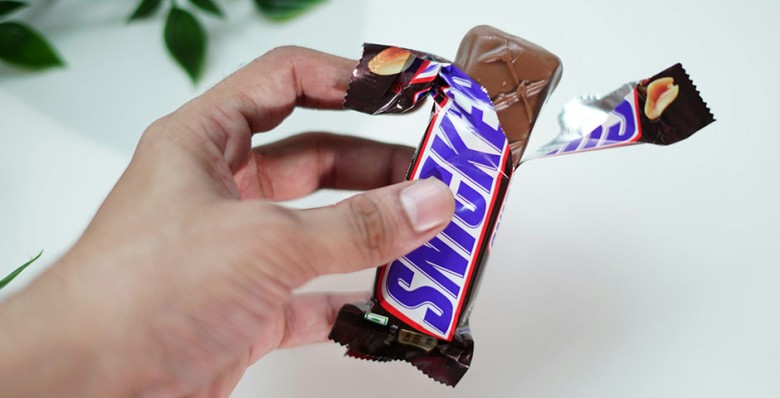 Две сети магазинов в России перестанут торговать батончиками Snickers и Twix