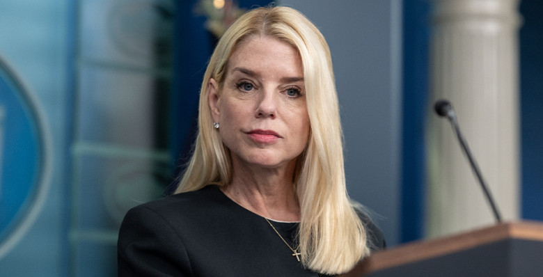 Дональд Трамп объявил об отставке Пэм Бонди с поста генпрокурора США